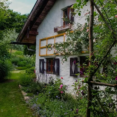 Romantic Garden Retreat In Nature