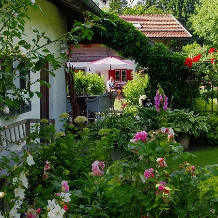 Vakantiehuis Romantic Garden Retreat In Nature Falkenfels